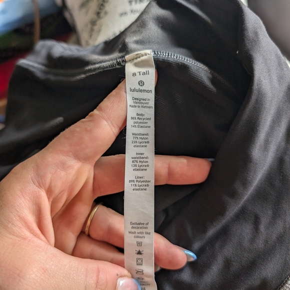 lululemon athletica Gray and Black Women Shorts Size 8 Tall - Picture 3 of 3